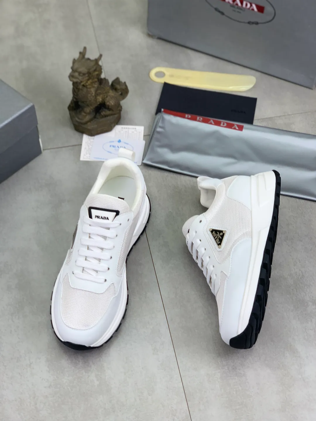 Men's shoes 💰P560💰[New style] popular models are on the official website, 🆘 Trendy brand (Prada) mainly promotes popular models, avant-garde and versatile fashion men's shoes private version mold opening, cowhide surface splicing 1:1.. Fashionable and simple, original imported cowhide lining cowhide feet; the atmosphere and personality are more fashionable, eye-catching and pursuing class. It will subvert the old idea and be a must-have for fashionistas with you! Must keep it for yourself! Tall and comfortable, large and low, high-end quality workmanship. Code number: 38-45 3️⃣optional.